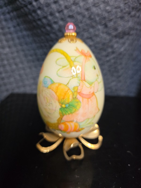 W.C.Hardy Signature Norataki bone china collectible easter egg 