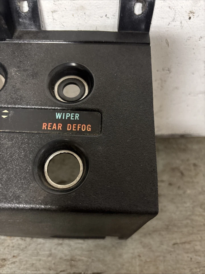 CUERPO ELÉCTRICO 1970-1974 PANEL DE INTERRUPTORES SIN RALLEY Mopar Dodge Challenger Cuda desempañado trasero Foto 2 de 4