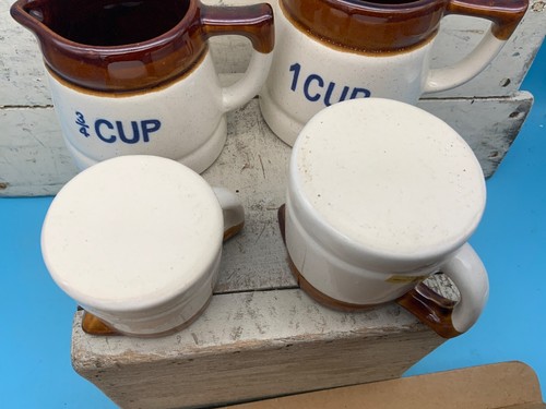 Vintage Brittany Stoneware Measuring Cups -set of 4 W/ Wood Rack - Picture 8 of 10