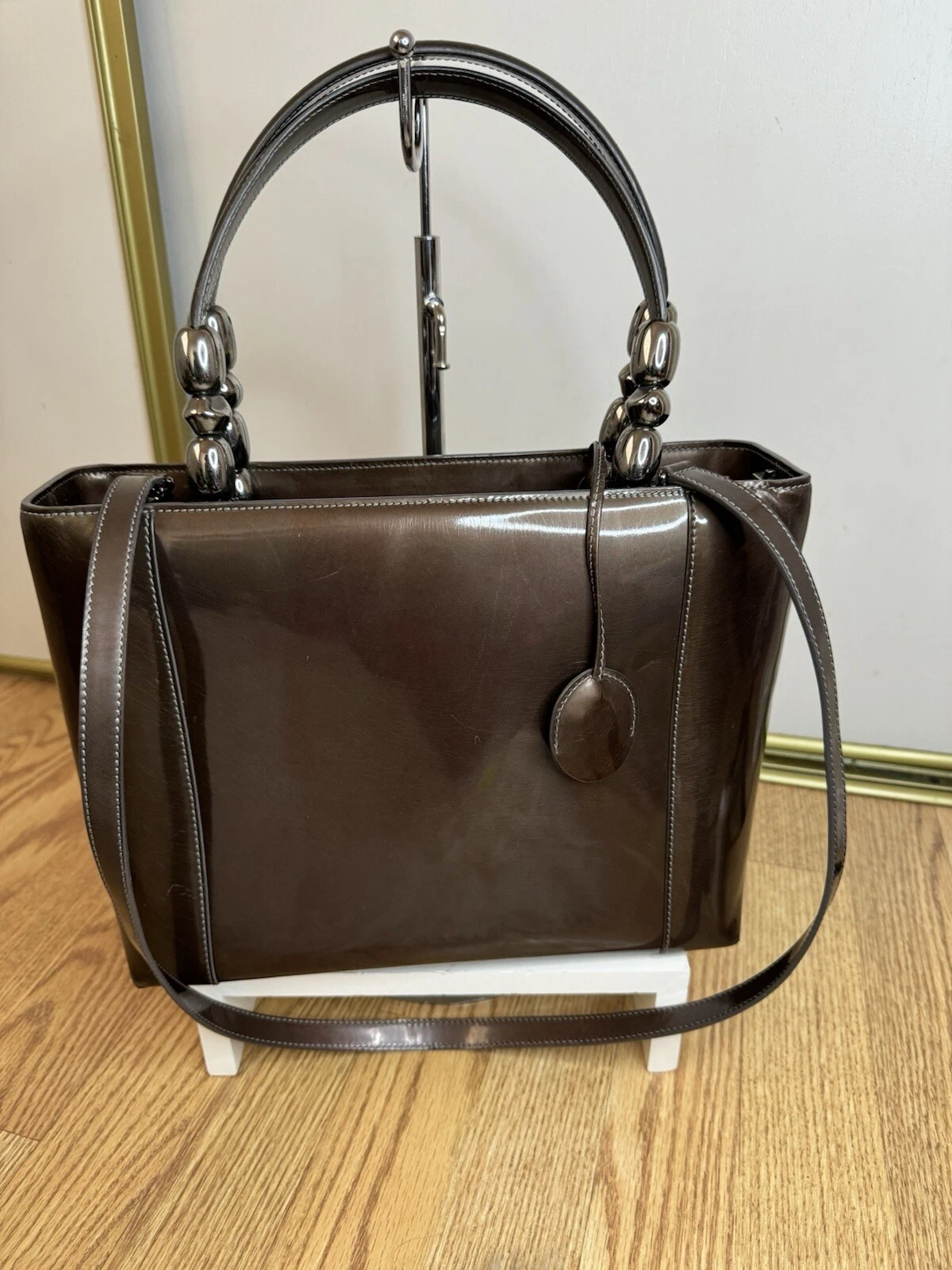 Sac à main fourre tout bandoulière Christian Dior Malice Pearl marron.
