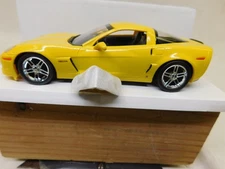 NEW AMT 1/25 SCALE 2006 CORVETTE  Z06 IN YELLOW COUPE     PROMO MODEL ERTL