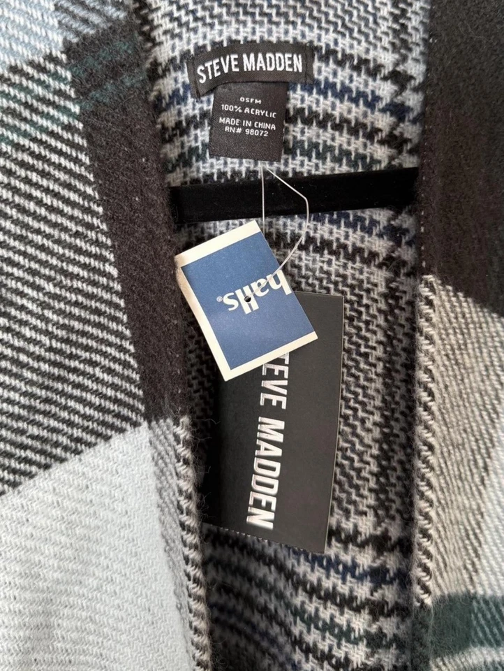 Poncho suave acogedor a cuadros azul Steve Madden Foto 3 de 4