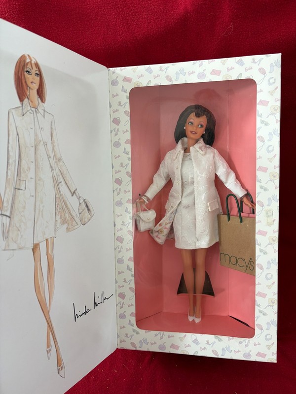 1996 City Shopper Barbie Nicole Miller/Macy's NRFB