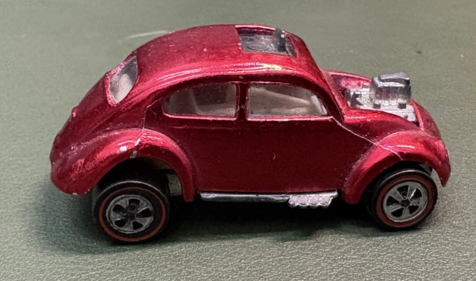 Розовые винтажные литые автомобили Volkswagen Hot Wheels