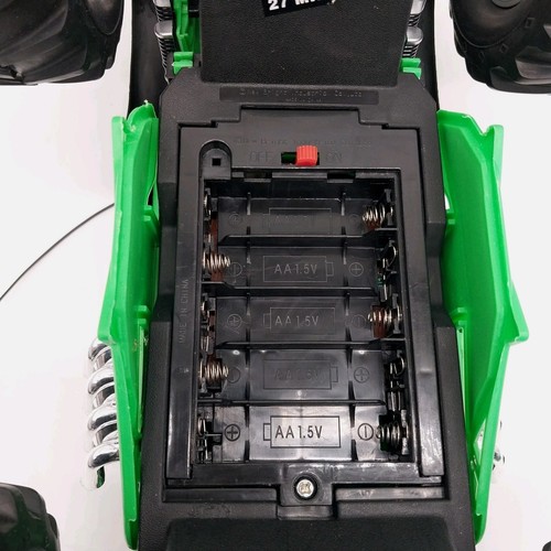 NEW BRIGHT MONSTER JAM RC GRAVE DIGGER 12” FOR PARTS No Remote 1/12 Scale AS-IS - Picture 13 of 19