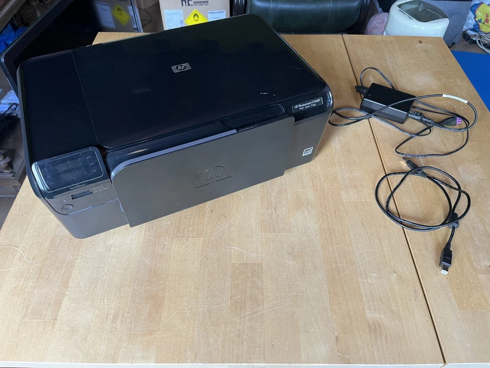 Imprimante HP C4680 avec cartouche d’encre, alimentation et câble USB - Photo 1/4