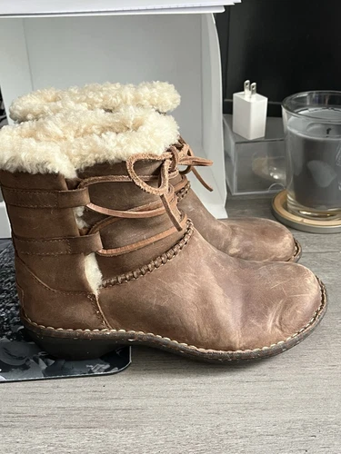 Stivali UGG Caspia da donna in pelle marrone punta tonda US 6 stivaletti in shearling