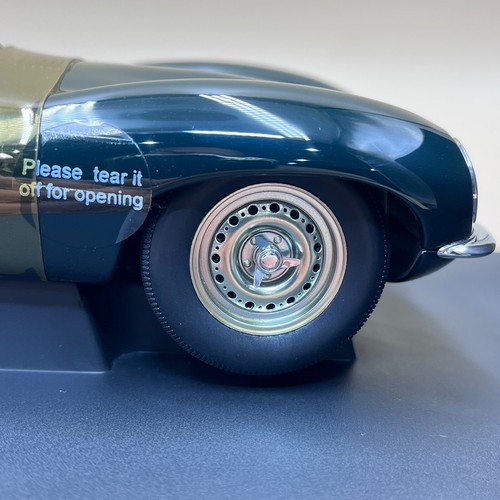 AUTOart 1/18 Jaguar XKSS 1956 Steve McQueen Collection Green Diecast 73519 - Picture 16 of 22