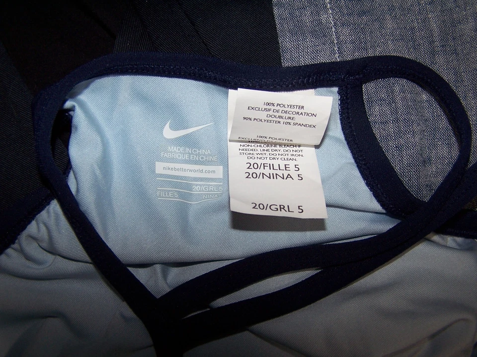 Traje de baño NIKE Performance de una pieza negro para niñas talla 20/5 Foto 3 de 3