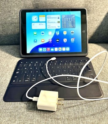 Apple iPad 8th gen 128gb wifi w/ Charger & Logitec Keyboard Case Bundle