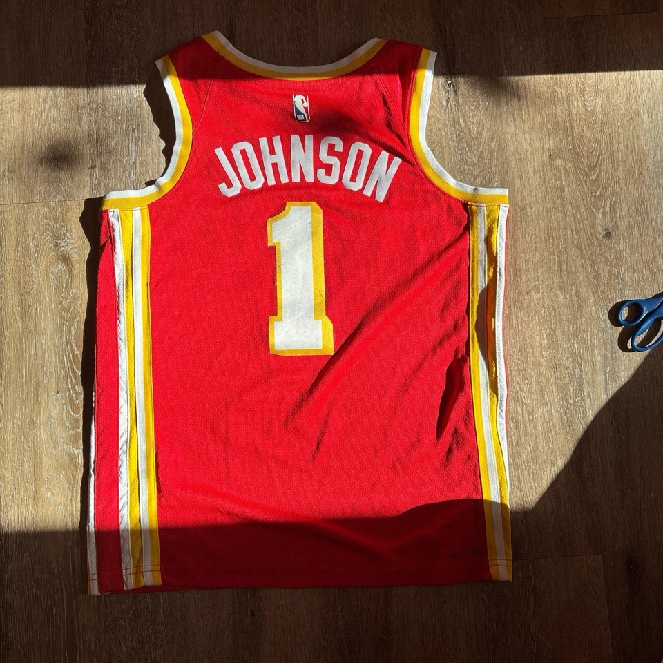 Camiseta Jalen Johnson Roja 2024-25 Atlanta Hawks Edición Icono Auténtica Talla 48 L Foto 2 de 2