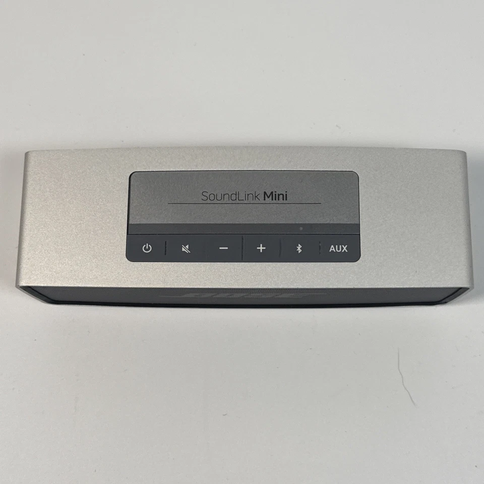 Altavoz portátil Bose SoundLink Mini Bluetooth con cargador y estuche Foto 3 de 4