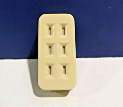 LEVITON IVORY 3-Outlet Plug-In RECEPTACLE Tap 10A 250V 15A 125V UL NEW 62-I