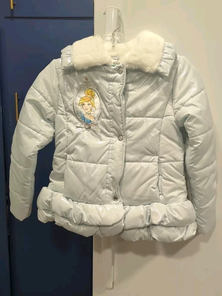 🏰 JAQUETA BUFANTE AZUL/BRANCO CINDERELA CINDERELA MENINAS LOJA DISNEY 7/8 🔥NOVA COM ETIQUETAS - Imagem 2 de 4