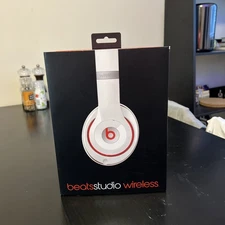 Beats by Dr. Dre Wireless 2 White Headsets