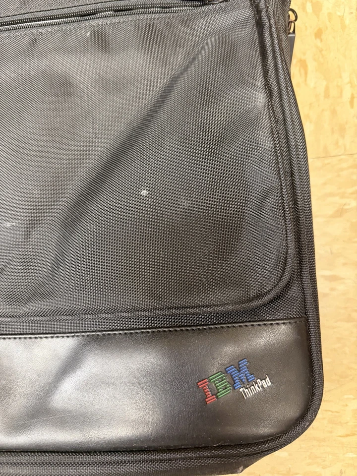 IBM Retro ThinkPad Negro Bolso Mensajero Acolchado Laptop Estuche de Transporte Hombro  Foto 2 de 4