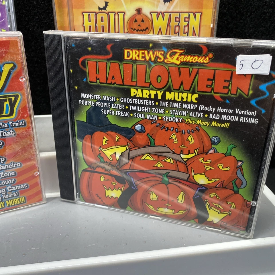 LOT OF 6 Halloween CDs - HALLOWEEN FUN!!!! Spooky ! Goth Treasure Foto 3 de 4
