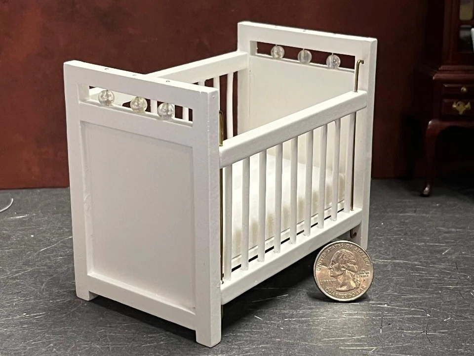 Casa de muñecas miniatura cama bebé cuna con colchón escala 1:12 pulgadas F212 Dollys Gallery Foto 3 de 3