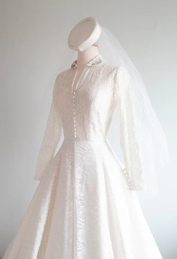 Vintage Elegant Wedding Dresses 1950s Couture Lace Tea Length Retro Bridal Gowns - Image 4 of 4