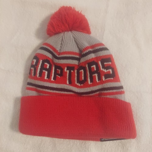 Toronto Raptors Erwachsene NBA Winter Strick Bündchen Beanie Mütze Bommel New Era rot neu mit Etikett - Bild 2 von 3