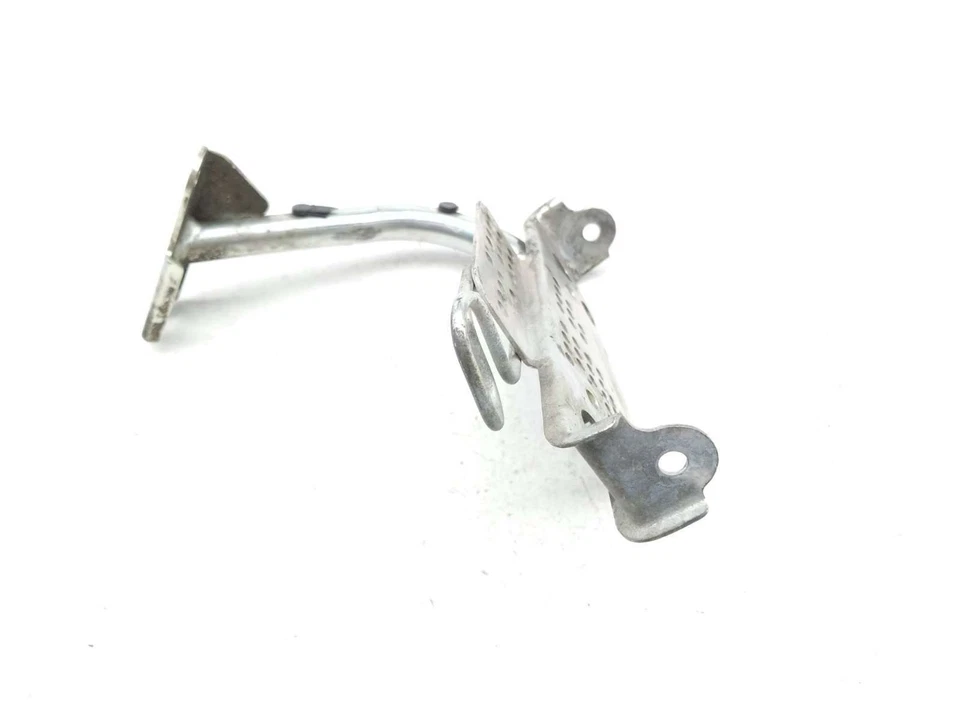 08-18 Suzuki Hayabusa GSX1300R Voltage Regulator Rectifier Holder - Image 2 of 4