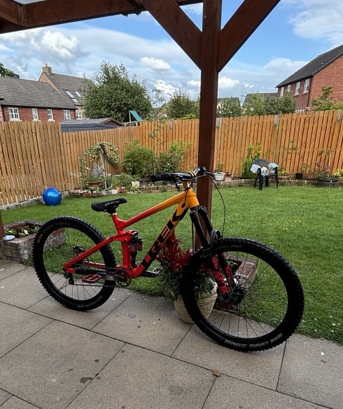 Trek Remedy 8 Medium 27.5 Full Suspension Mountain Bike