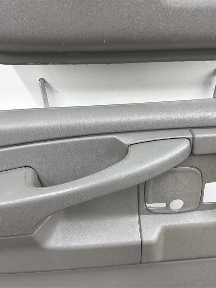 Комплект дверных панелей 03–14 Chevy Express GMC Savana 2500 3500 серый от оригинального производителя - Изображение 4 из 4