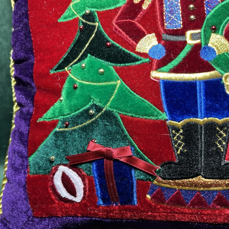 Almohada Cascanueces Ralph Lauren De Colección Terciopelo Púrpura Decoración de Navidad Foto 3 de 4