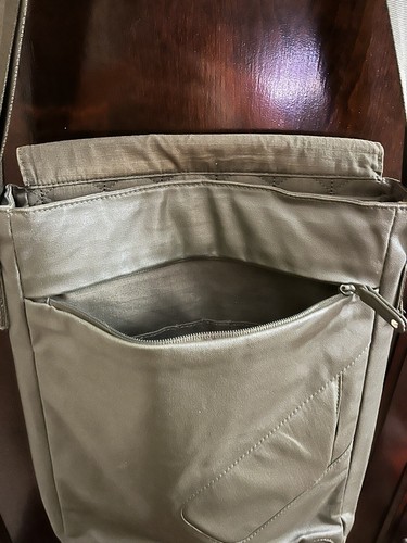 Incase Canvas Vertical Sling - 15x11x5 iPad/Laptop Case Green Duck Canvas - Picture 18 of 20