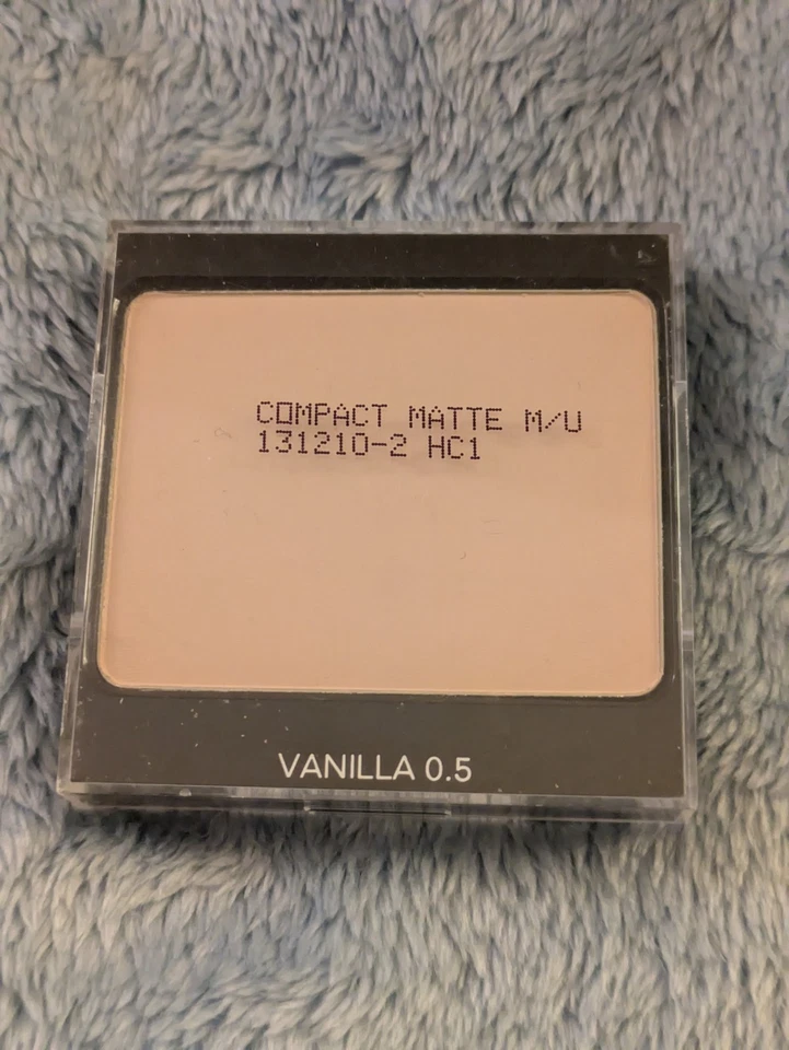 Chanel Compact Matte makeup Vanilla 0.5 HC1 - image 1 of 1