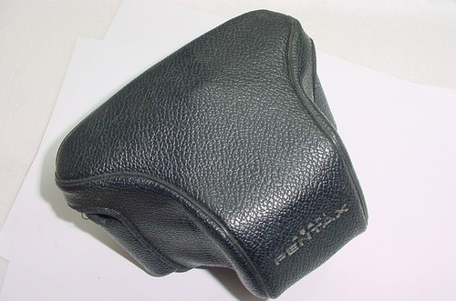 Pentax K1000 Halbhartledertasche in Schwarz - Top - Bild 1 von 6