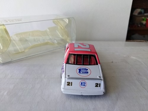 Neil Bonnett 1/64 1982 #21 Warner Hodgdon Ford Thunderbird - Picture 6 of 9