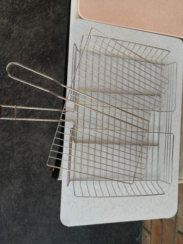 42X34x5CM BBQ Meat Basket/Fish Clamp Wire Grill Mesh wood part Handle Rectangle - Picture 8 of 12