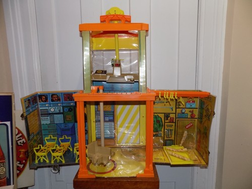 Vintage 1972 GI Joe Adventure Team Headquarters with Accessories and Box - Picture 6 of 13