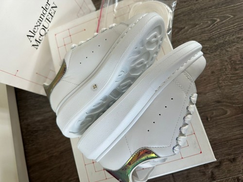 Alexander McQueen Metallic Gold KIDS Grösse EU 29 Brandnew + OVP Zuschlagen - Bild 5 von 8