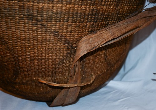 ANTIQUE Yanomami Gathering Basket with Snake motif - Picture 8 of 9