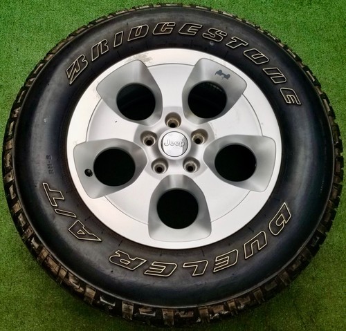 Factory Jeep Wrangler Wheel Tire Bridgestone Spare JK Sahara OEM 18 inch 9119
