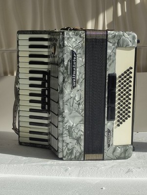 ++Piano accordions used music instruments WELTMEISTER STELLA 60 BASS