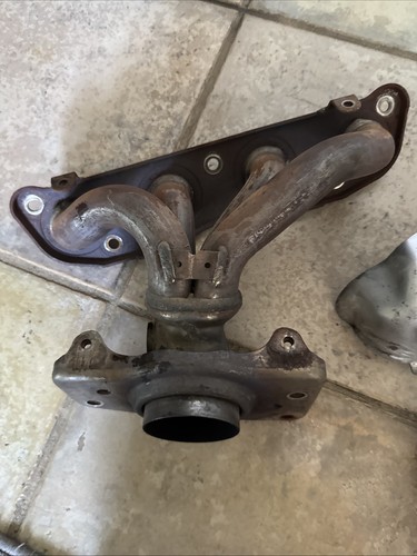 Exhaust Manifold Nissan Fits NV200 Sentra Versa OEM 14002ET00A - Picture 2 of 12