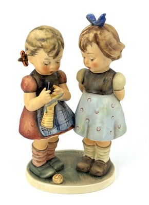 Goebel Hummel ''KNITTING LESSON GIRLS'' #256 Figurines Germany 7-1/2'' TMK-5