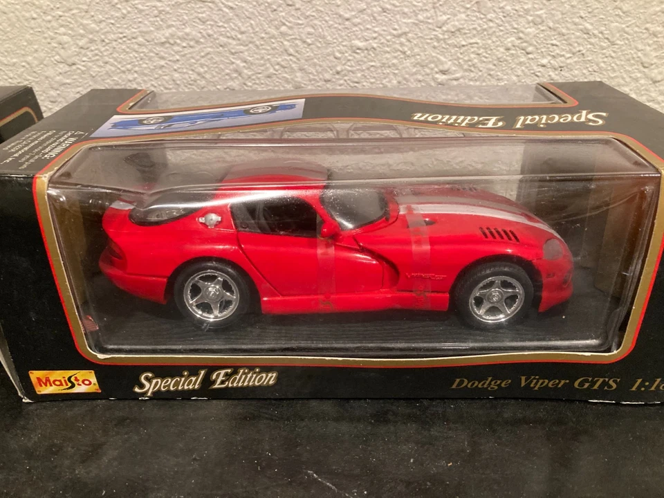 批量 2 件 Maisto 特别版 1996 蓝色道奇 Viper GTS 1: 18 压铸汽车 — 第 3/4 张图片