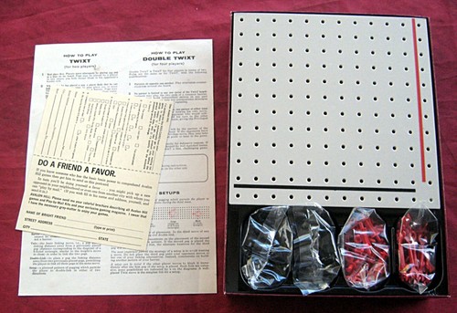 Twixt. The ingenious strategy game of barriers. Avalon Hill. Leisure Games. - Picture 3 of 3