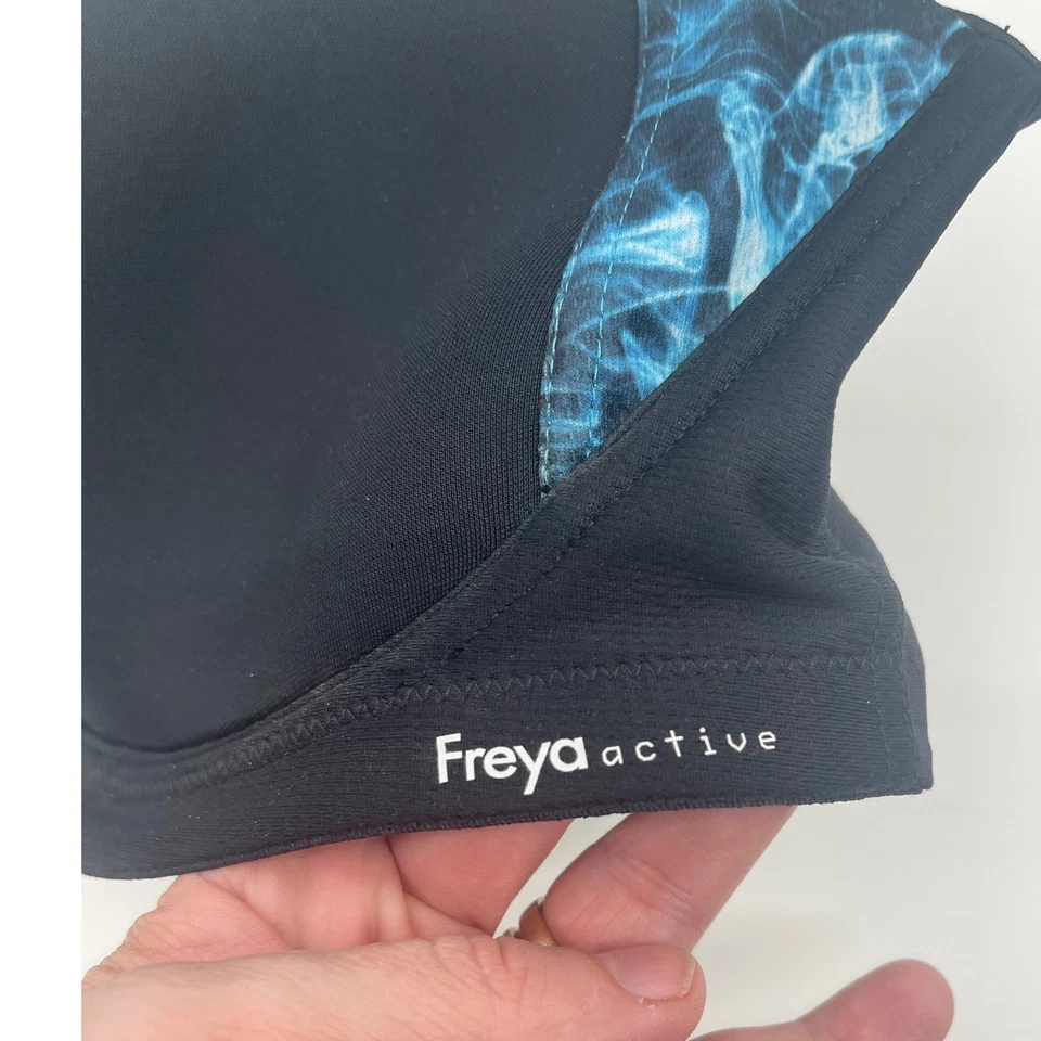 Sujetador deportivo Freya Active negro azul estampado de llama soporte completo gorra talla 38I Foto 2 de 4