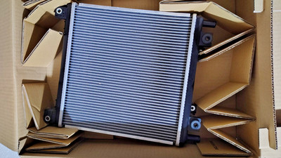 22-26  OEM TOYOTA TUNDRA SEQUOIA ENGINE COOLING COOLANT RIGHT AUXILIARY RADIATOR