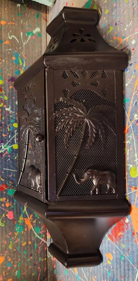 Aplique votivo de linterna Trinidad de 17" para montaje en pared candelabro de metal marrón oscuro Foto 4 de 4