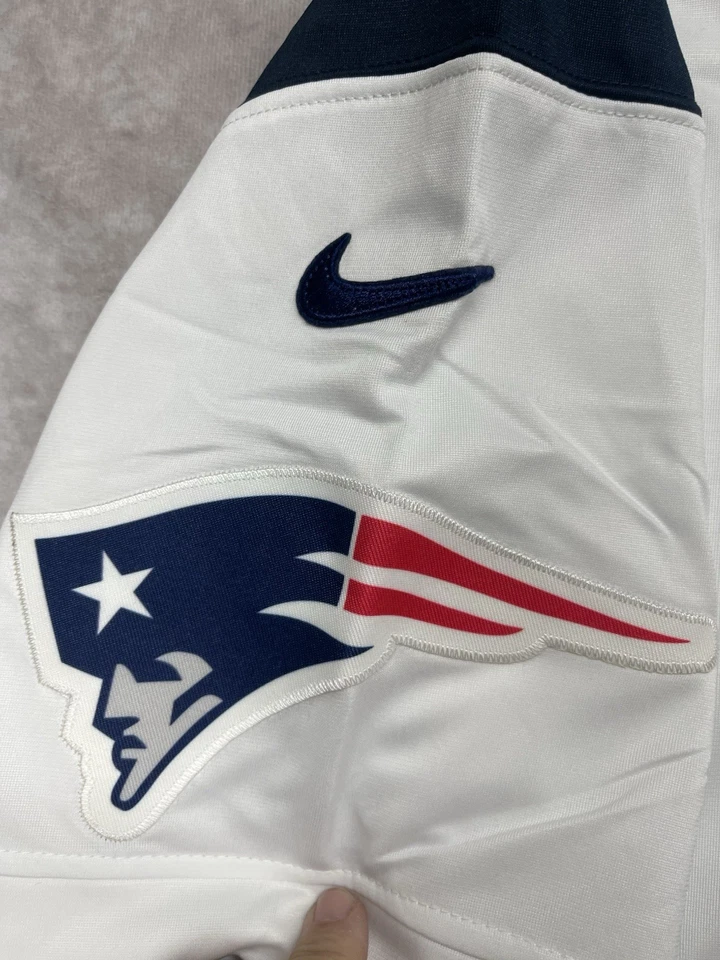 Mens XL 48 NFL New England Patriots #81 Aaron Hernandez NIKE Football Jersey NWT - Image 3 of 4