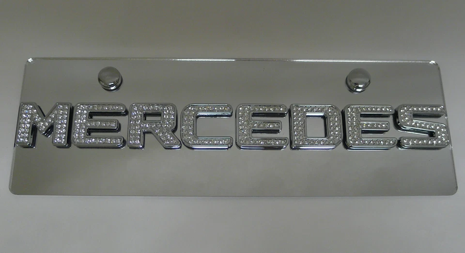 Etiqueta de media placa cromada Mercedes Benz Swarovski emblemas de cristal helado Foto 3 de 4