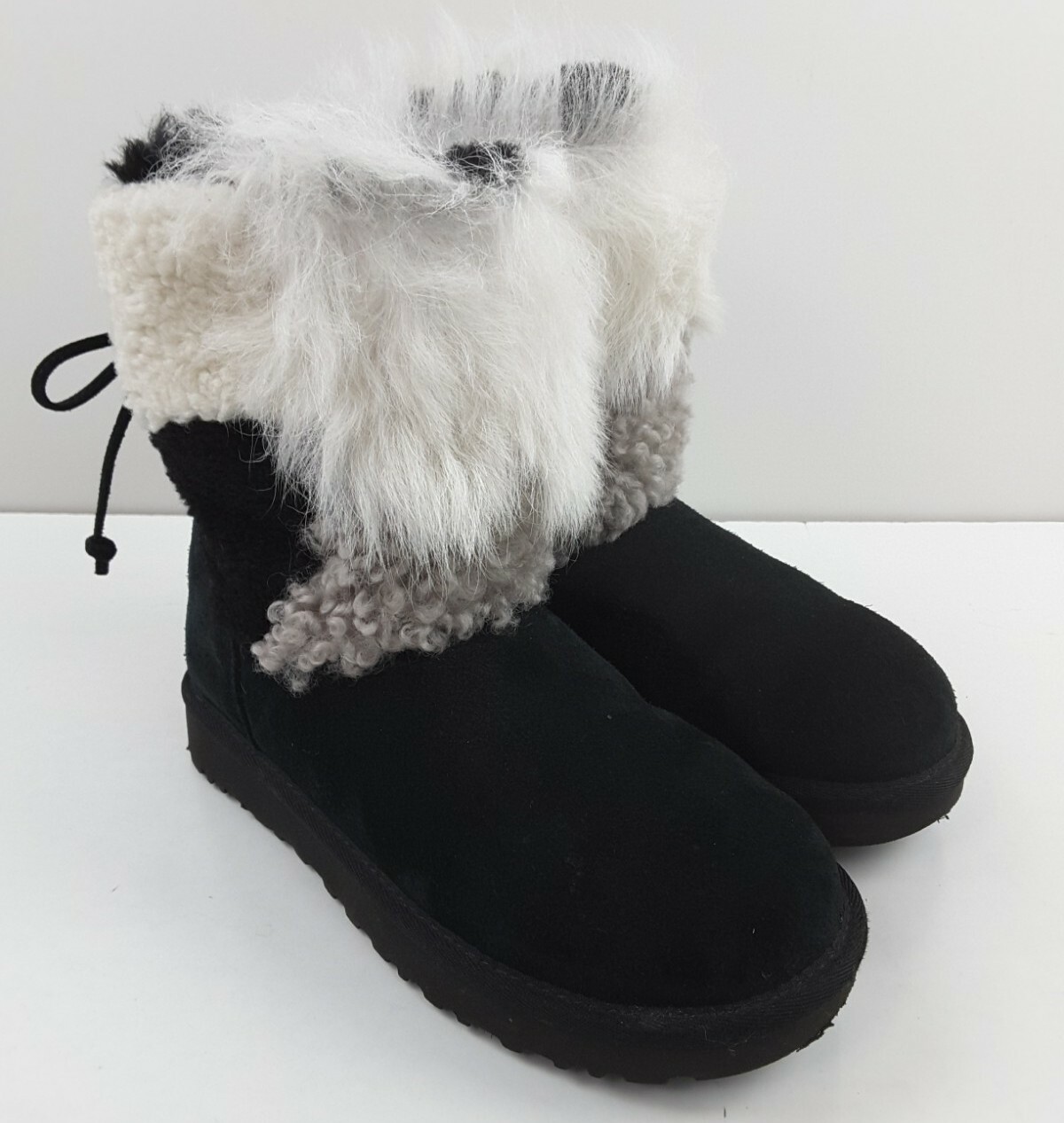 Ugg Australia Women's Patchwork Fluff Classic Sho… - image 1