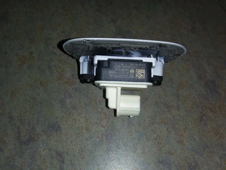 Jeep OEM 14-18 Cherokee Back tailgate Camera. — 第 2/3 张图片