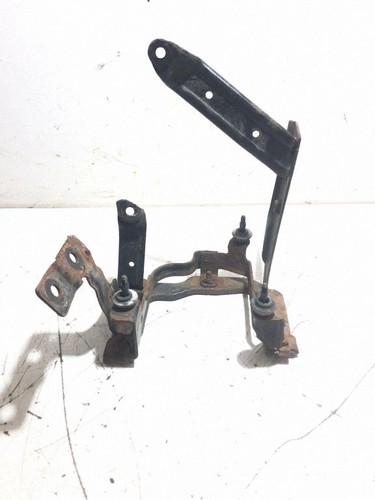 Power steering pump mounting bracket